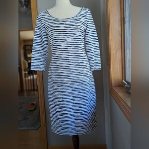 Black/White Skirt Set Striped Sz Medium/8 Crinkled 3/4 Sleeve Doncaster Stretch